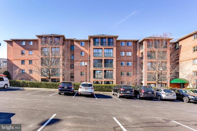 Building Photo - 31 Lambourne Rd