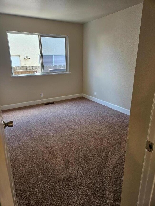 Building Photo - 1000 Peach Ct