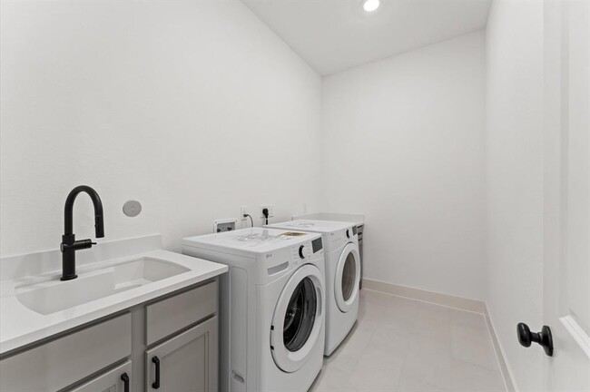 Building Photo - 8218 Sherman Pk Trl