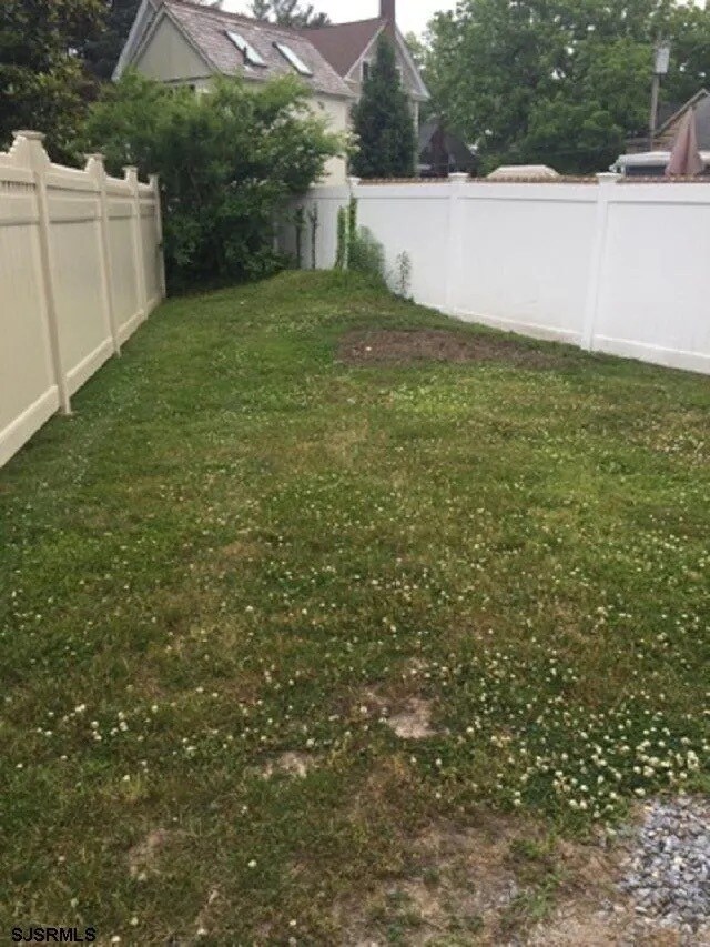 Building Photo - 27 Elm Ave