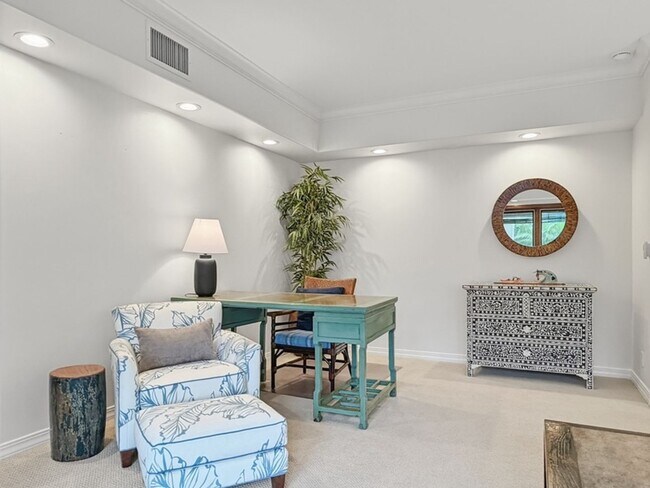 Building Photo - 221 Portlock Rd