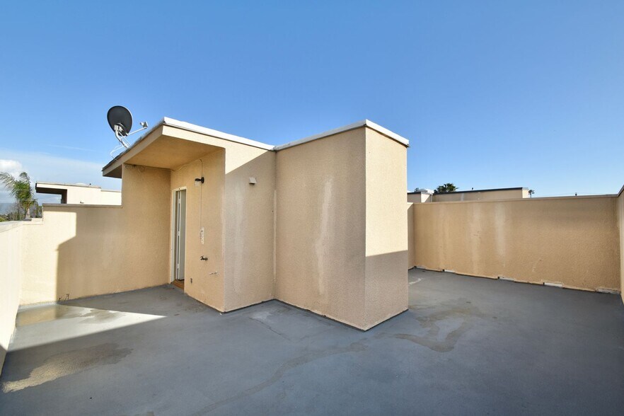 Building Photo - 6041 Fulton Ave