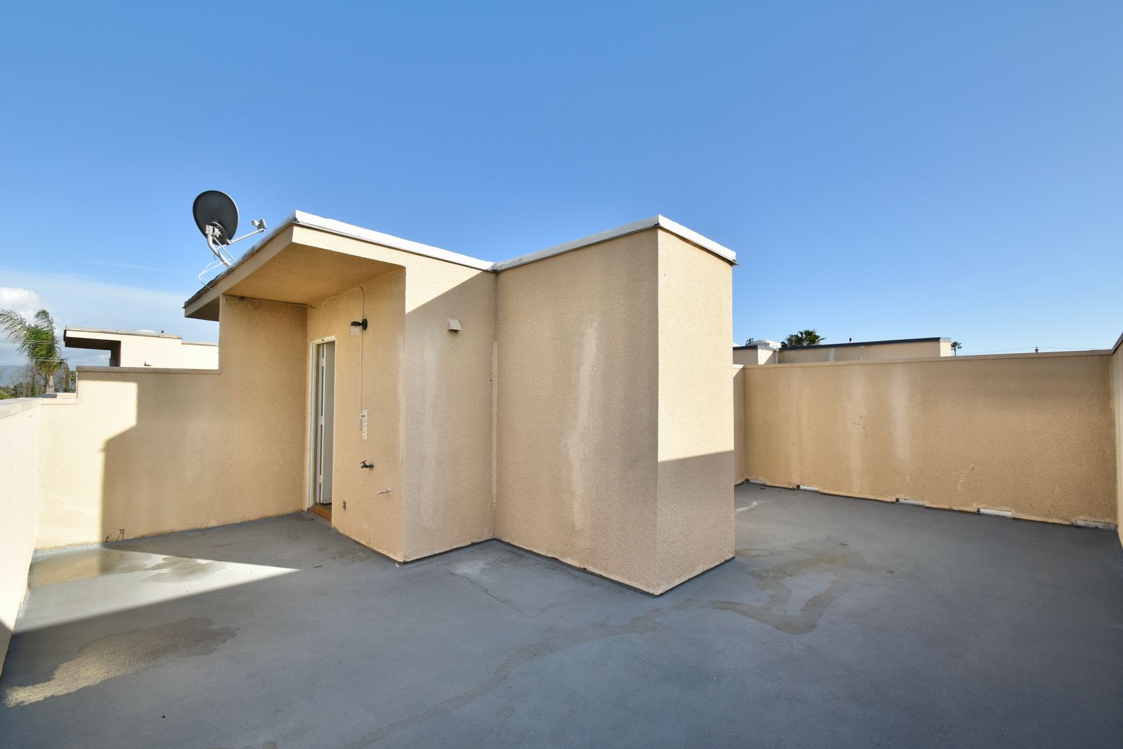 Building Photo - 6041 Fulton Ave