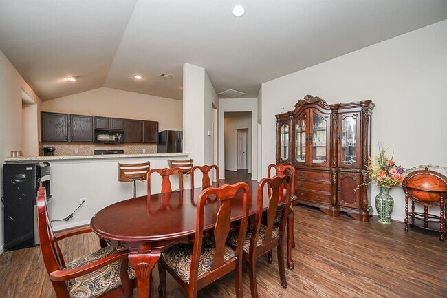 Building Photo - 15111 Longleaf Frst Dr