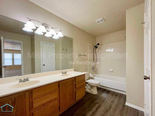 Building Photo - 8143 Chestnut Manor Dr