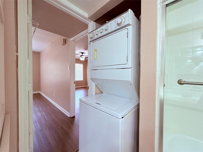 Building Photo - 845 Augusta Dr