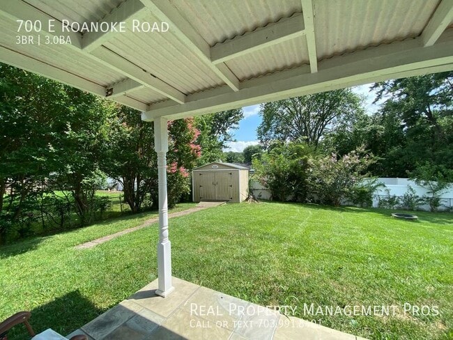 Building Photo - 700 E Roanoke Rd