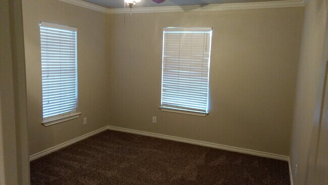 Building Photo - 3/2/2 open space concept in Tech Terrace.Large backyard