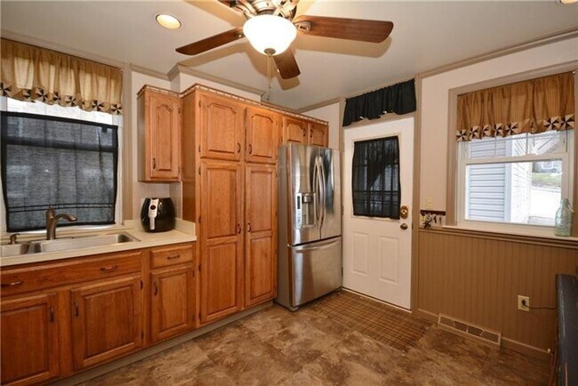 Building Photo - 2112 Saranac Ave