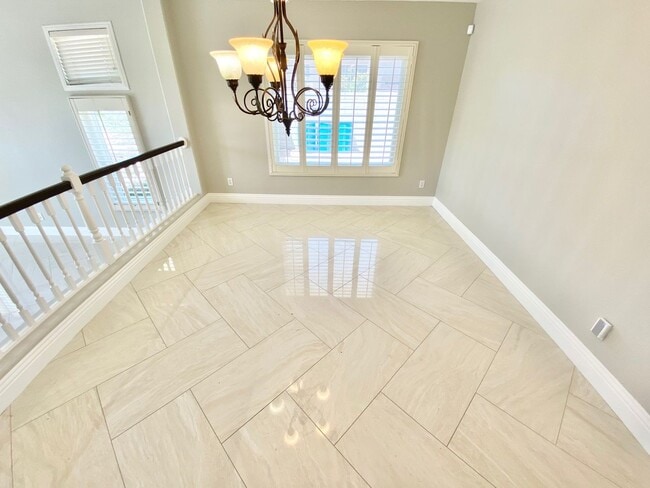 Building Photo - BEAUITFUL GATED PROPERTY 6 BEDROOMS/3 FULL...