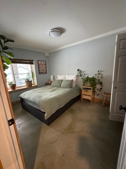 Building Photo - 361 S Winooski Ave