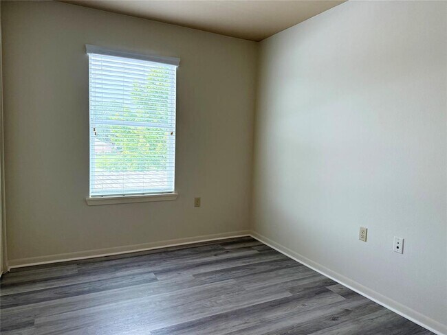 Building Photo - 10066 Emnora Ln