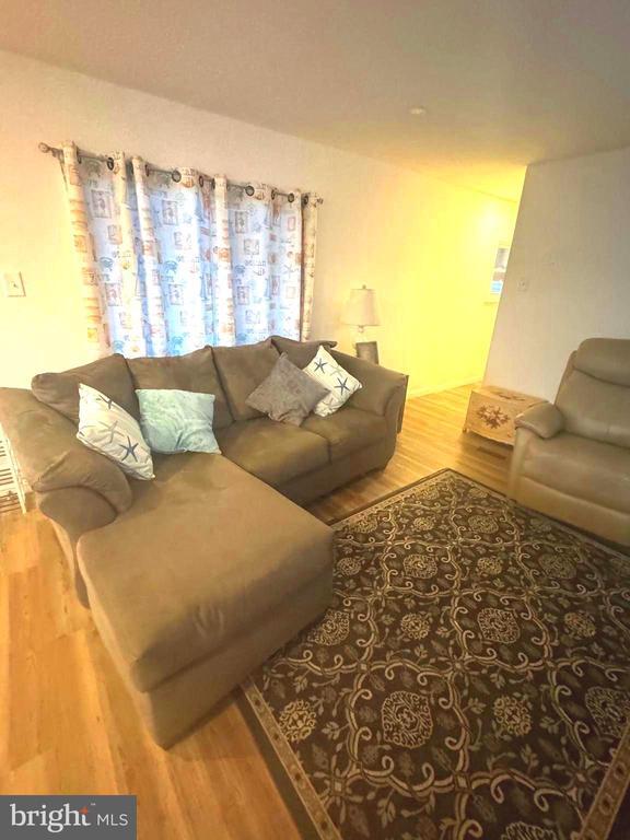 Building Photo - 119 Clamshell Rd