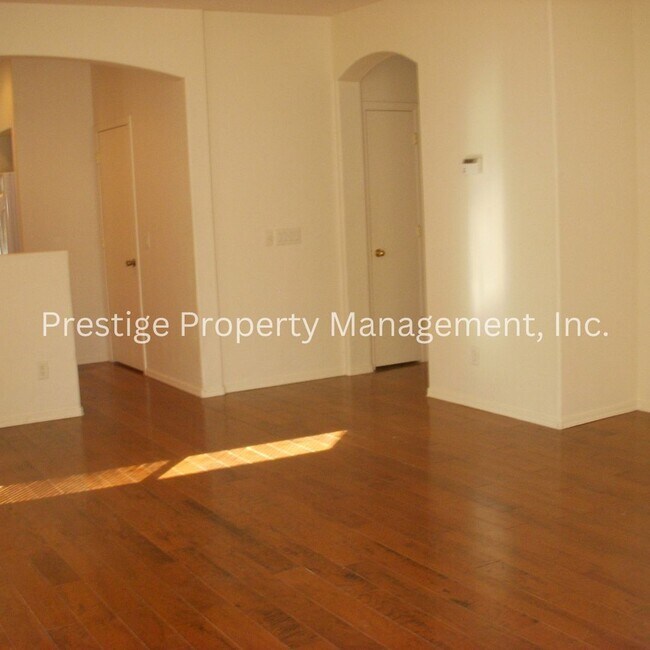 Building Photo - 346 E Calle Puente Lindo