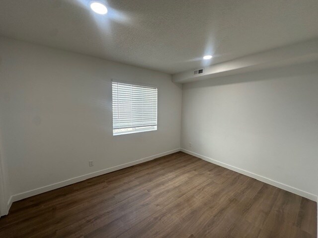 Building Photo - 936 Nichols Ave
