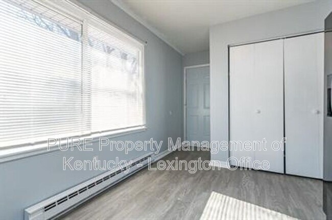 Building Photo - 304 Woodcross Pl