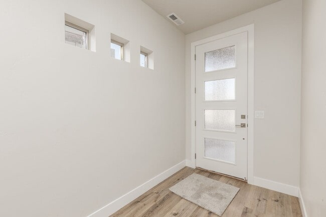 Building Photo - Dog Friendly 3 Bedroom Townhome in Hurricane