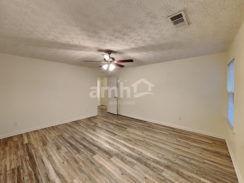 Building Photo - 159 Holly Mill Village Dr