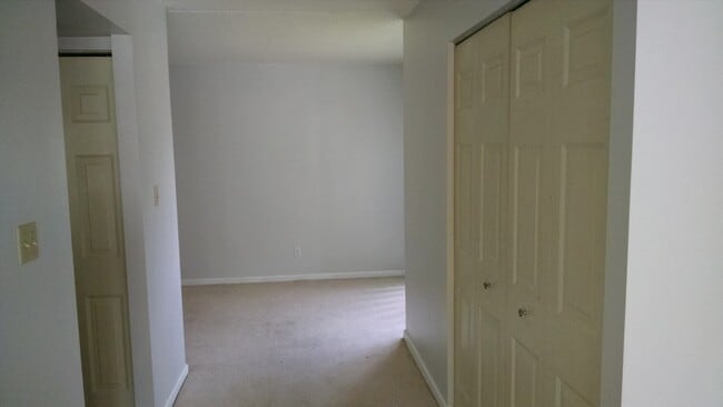 Building Photo - 2 Bed , 1 Bath Apt Close to PSU Campus