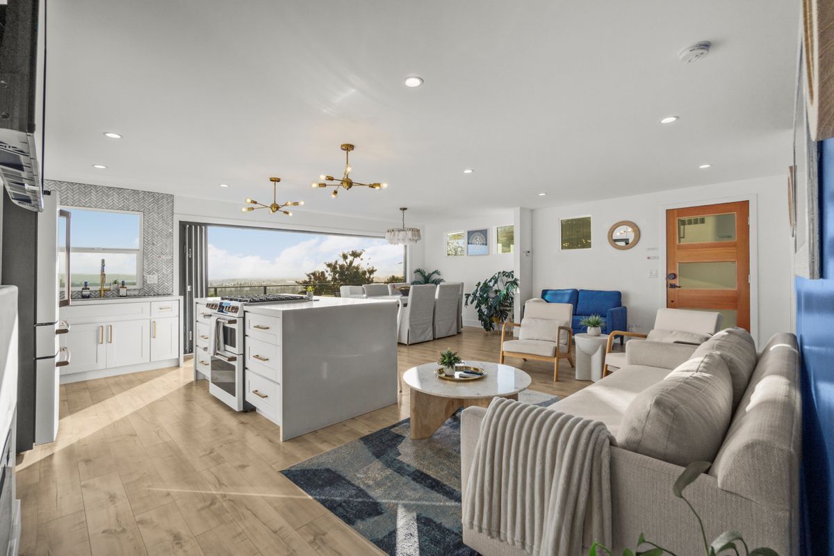 Building Photo - 2125 W California St