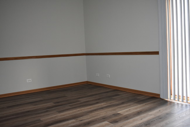 Building Photo - 34048 N White Oak Ln