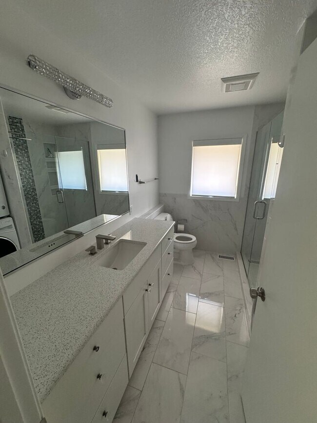 Building Photo - 2 Bed 1 Bath Single-Family home for RENT