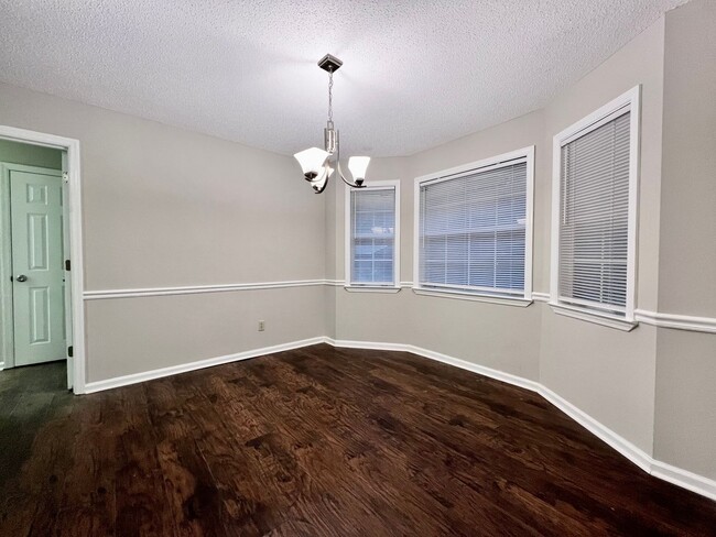 Building Photo - AVAILABLE JUNE [NO PETS PERMITTED]