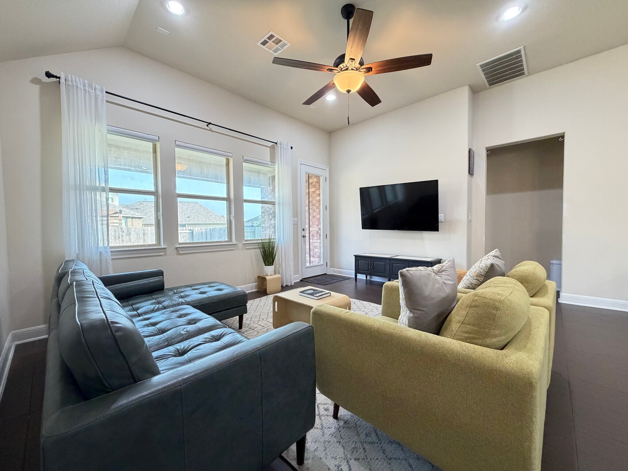 Building Photo - 2432 Granite Hill Dr