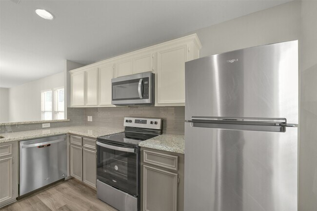 Building Photo - 750 Redwing Park Dr