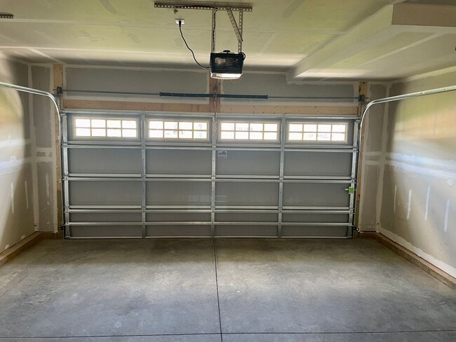 Building Photo - Gorgeous Locust Thicket Townhome