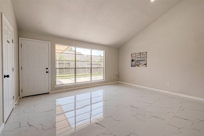 Building Photo - 12055 Fairpoint Dr