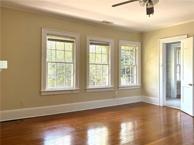 Building Photo - 46 Delmont Dr NE