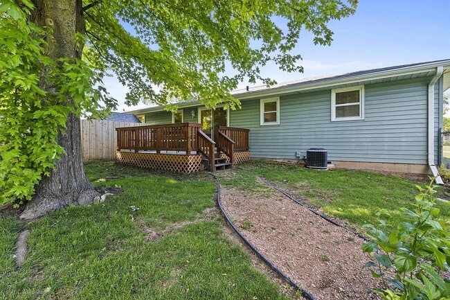Building Photo - 1581 Biemeret St