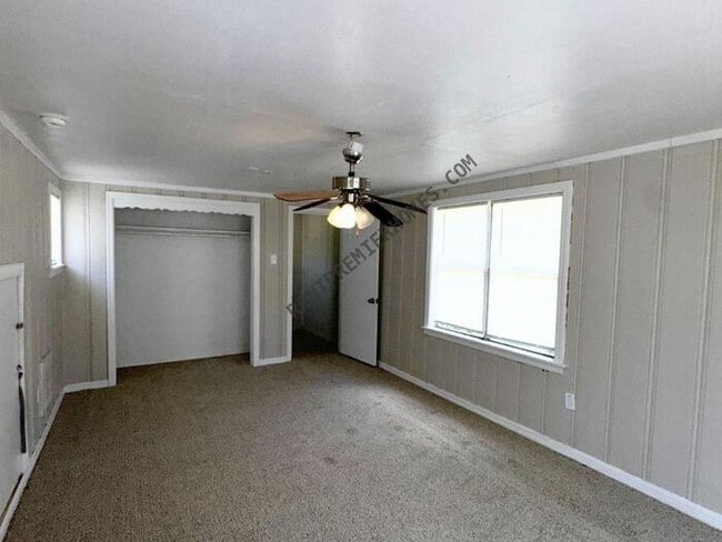 Building Photo - 3041 SW 40th Pl