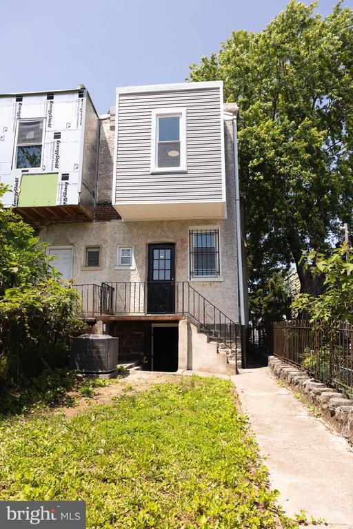Building Photo - 5510 Larchwood Ave