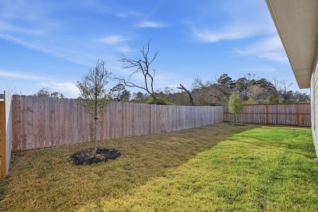 Building Photo - 18037 Martin Pines Dr