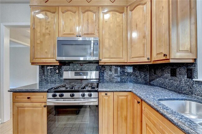 Building Photo - 2835 Crestmont Ct