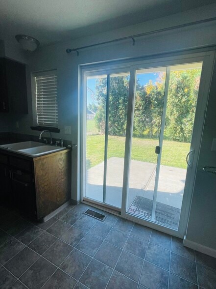Patio doors with view to the back yard - 906 N 34th Ave