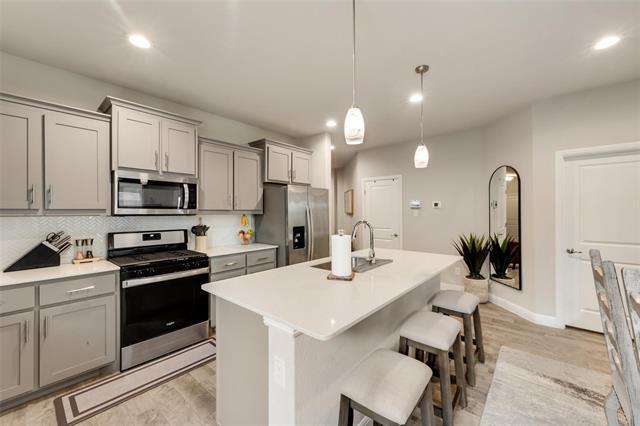Building Photo - 15809 Culford Ln