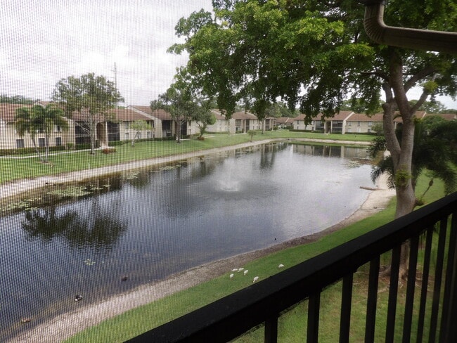 Building Photo - 728 Sunny Pine Way