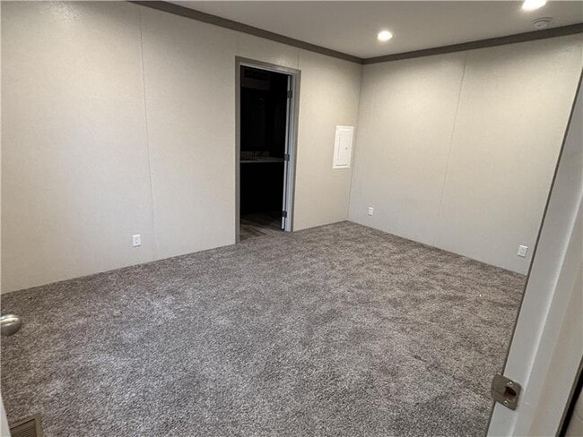 Building Photo - 4000 Deadwood Dr N