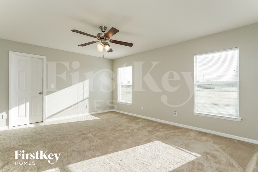 Building Photo - 1121 NW Juanita Pl