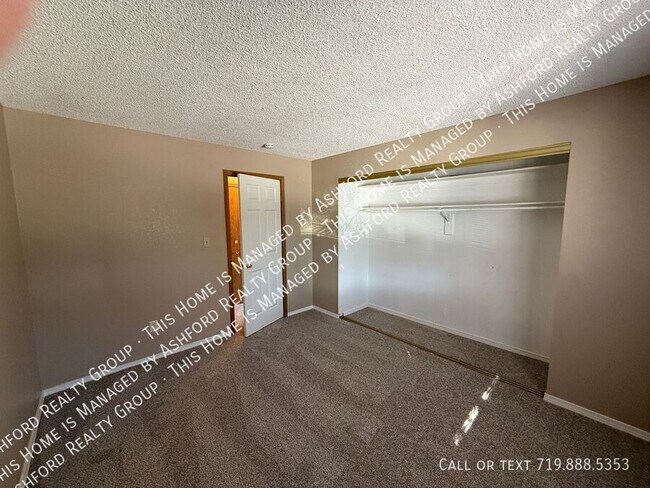 Building Photo - 1238 Firefly Cir