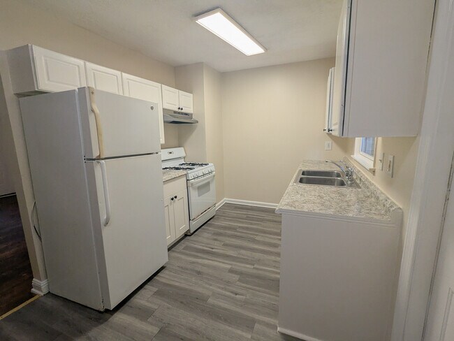 Building Photo - 2871 Marco Dr NW