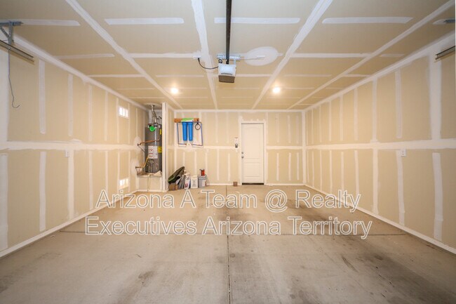 Building Photo - 2943 W Dakota Vista Way