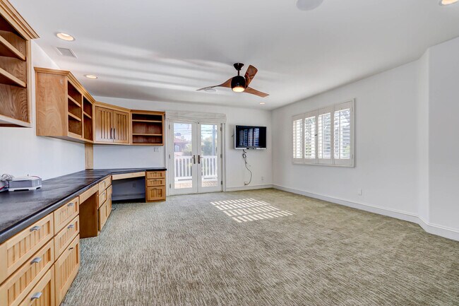 Building Photo - 947 10th St