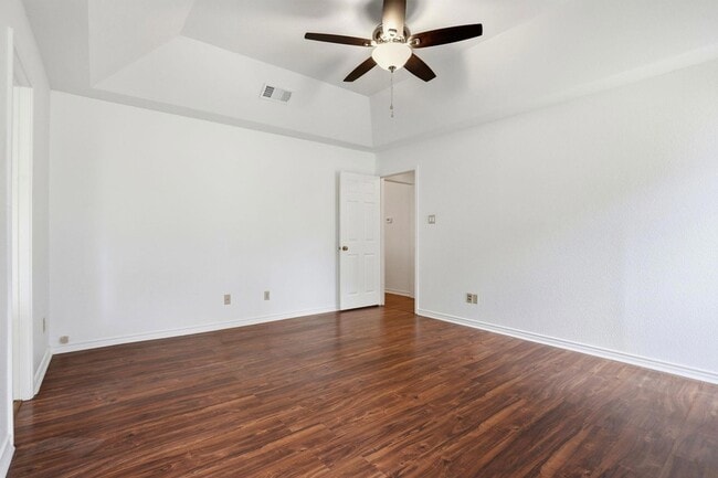 Building Photo - 306 Woodstone Dr