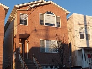 Building Photo - 262 North St
