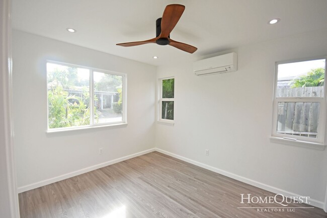 Building Photo - Fully Renovated 3/2 in Kailua!   $4750/mo