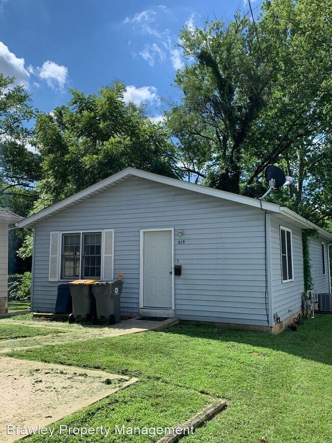 Primary Photo - 3 br, 1.5 bath House - 825 W. 11th St